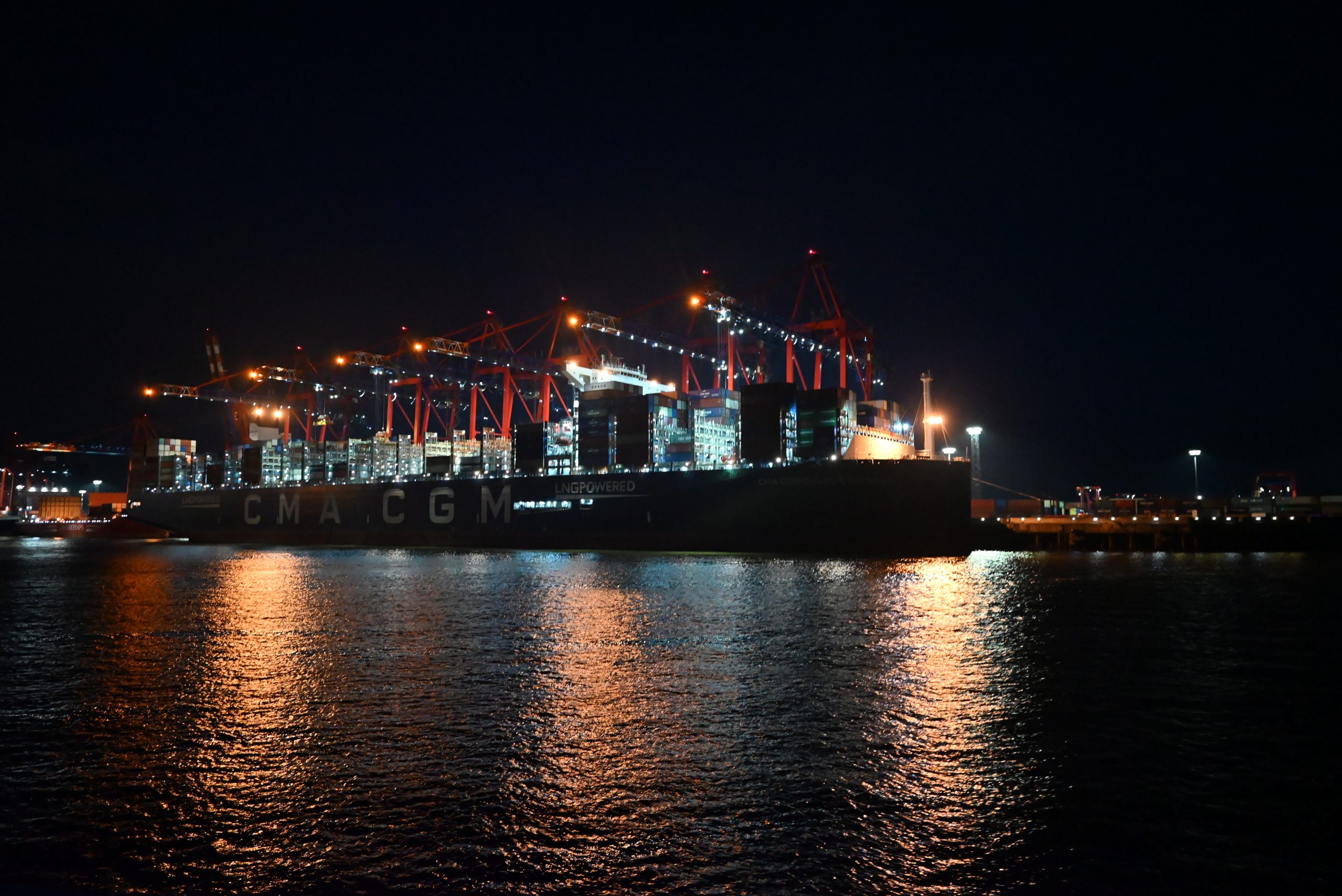Lichterfahrt durch den Hamburger Hafen