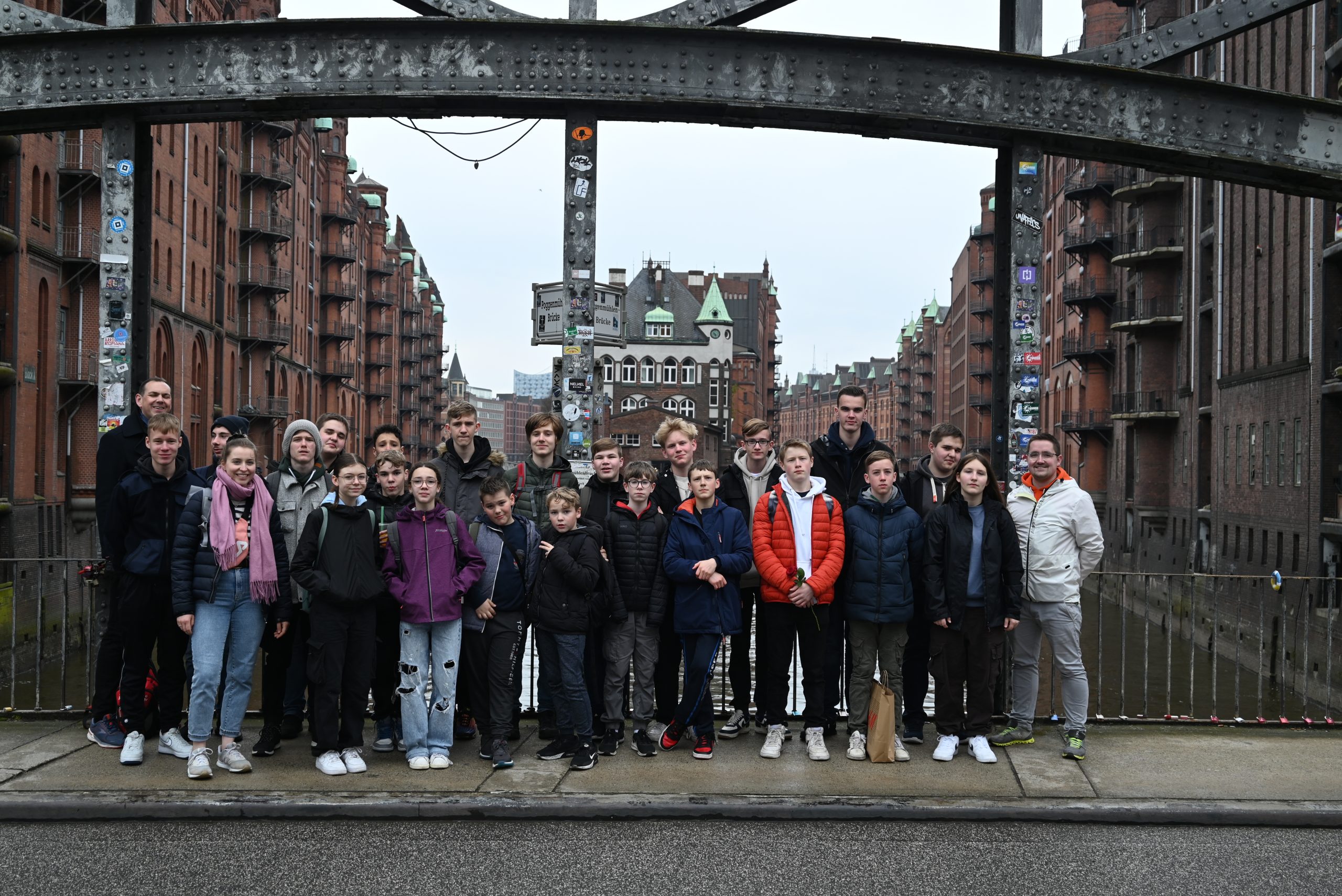 Gruppenbild an der Poggenmühlenbrücke
